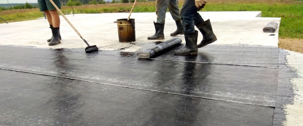 Réfection de l'Étanchéité d'une toiture terrasse en goudron et calendrite  par une étanchéité en résine liquide dans le Var à La Seyne-sur-Mer -  Chatelain Couvreurs