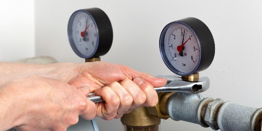 plombier reglage pression eau