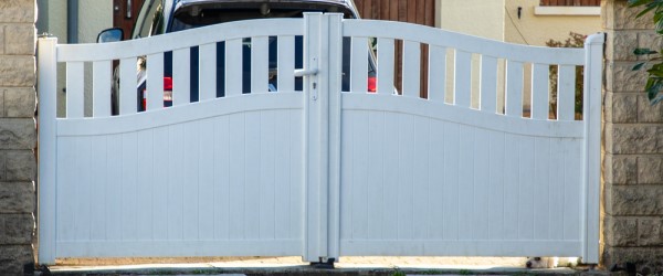 portail electrique pvc